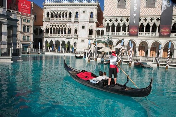 những dòng kênh trong khách sạn Venetian những dòng kênh trong khách sạn Venetian